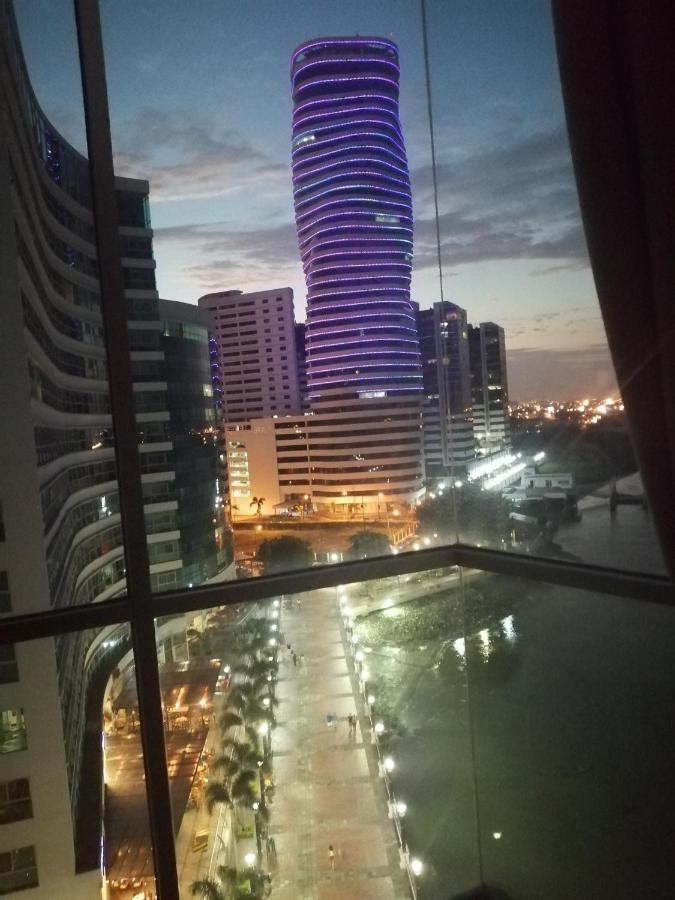 Puerto Santa Ana Suites กวายากิล ภายนอก รูปภาพ