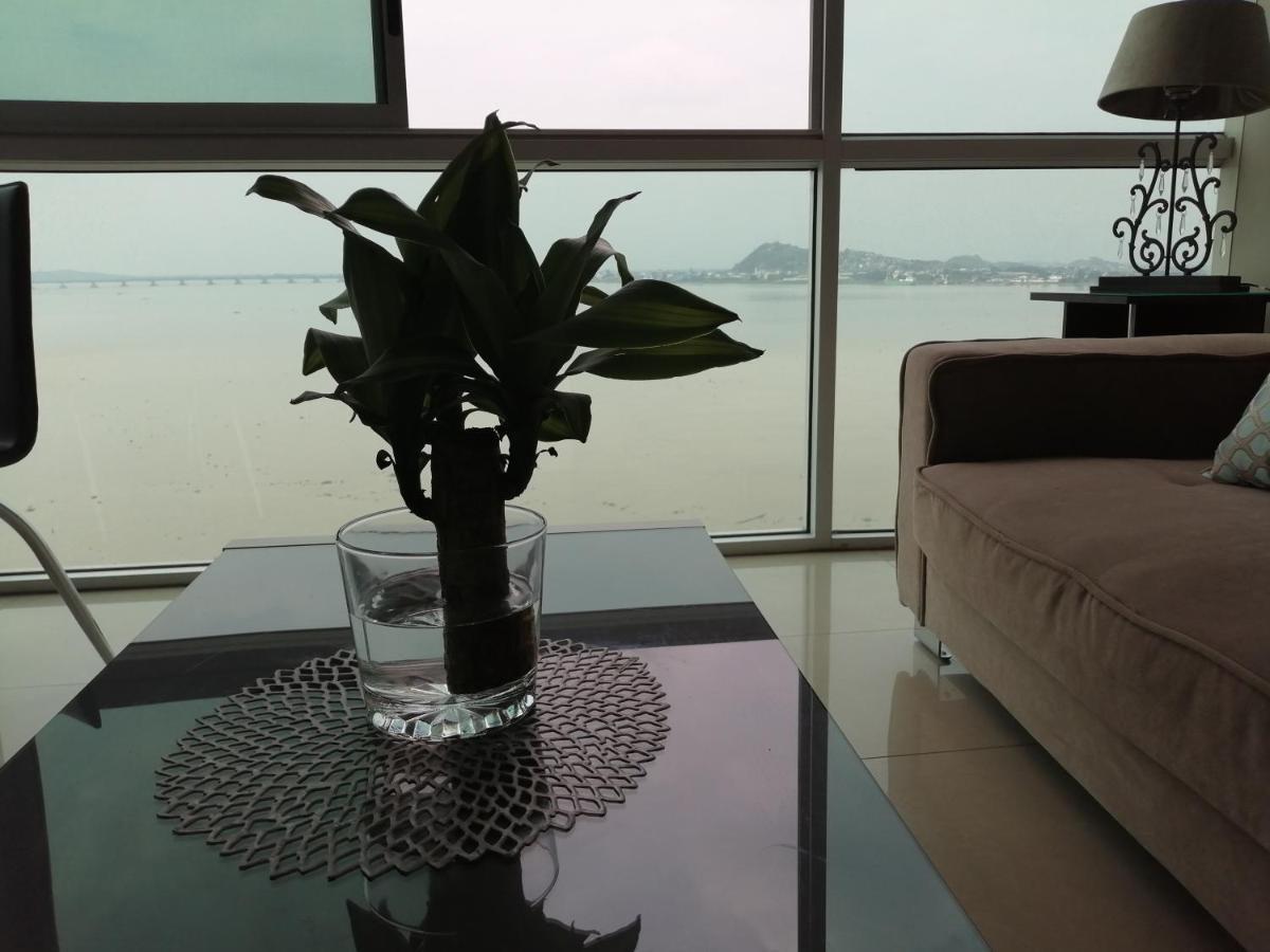 Puerto Santa Ana Suites กวายากิล ภายนอก รูปภาพ