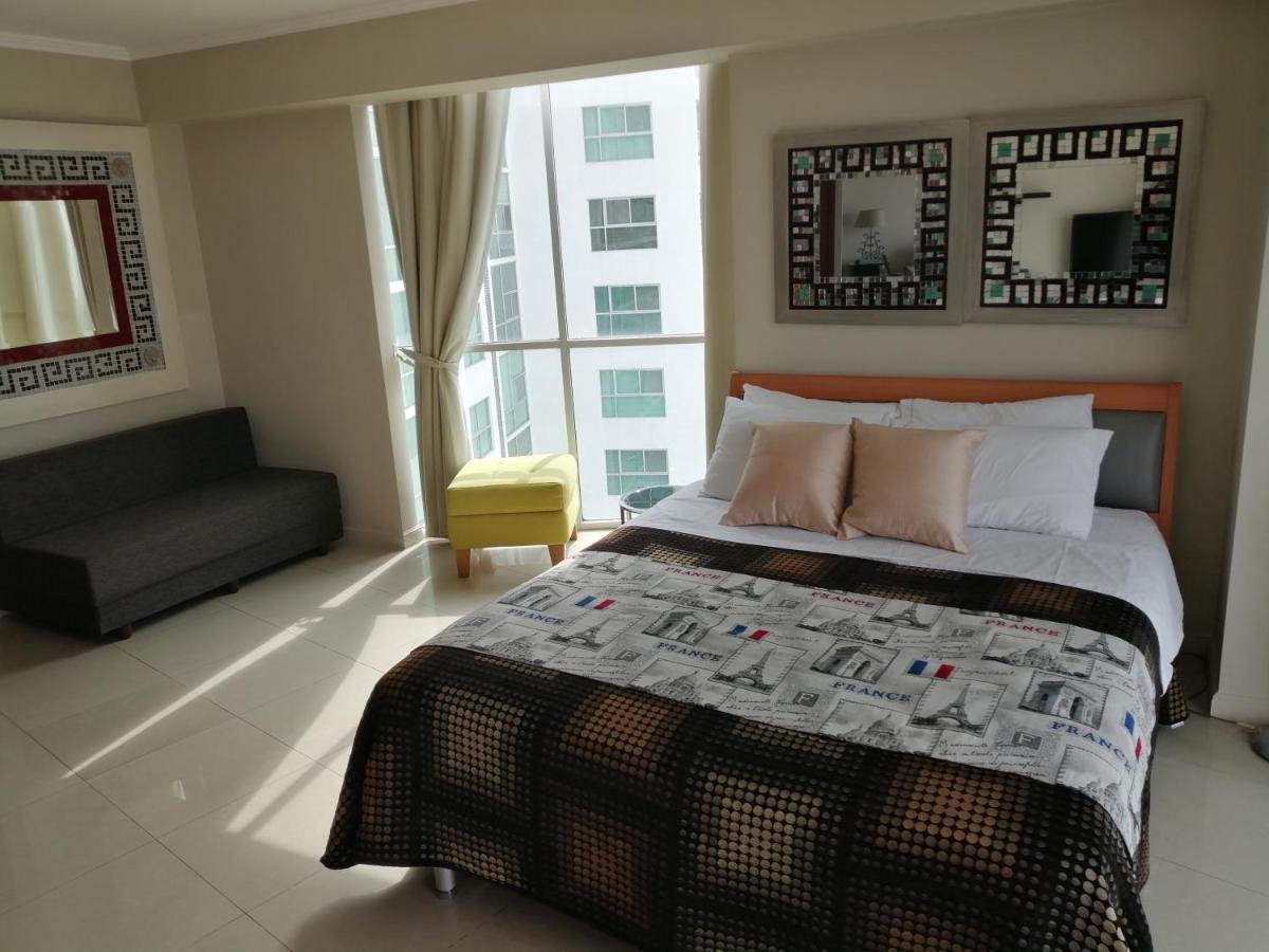 Puerto Santa Ana Suites กวายากิล ภายนอก รูปภาพ
