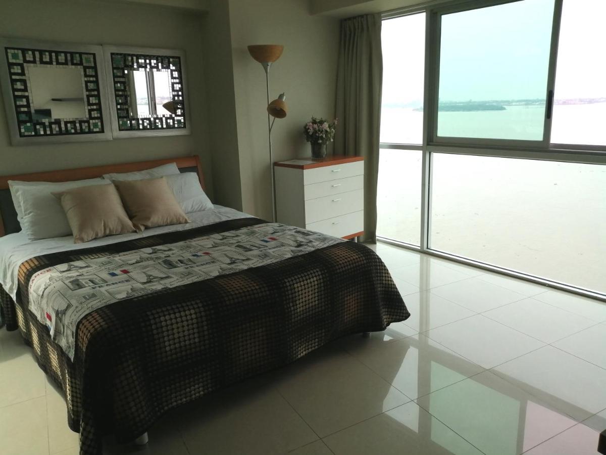 Puerto Santa Ana Suites กวายากิล ภายนอก รูปภาพ