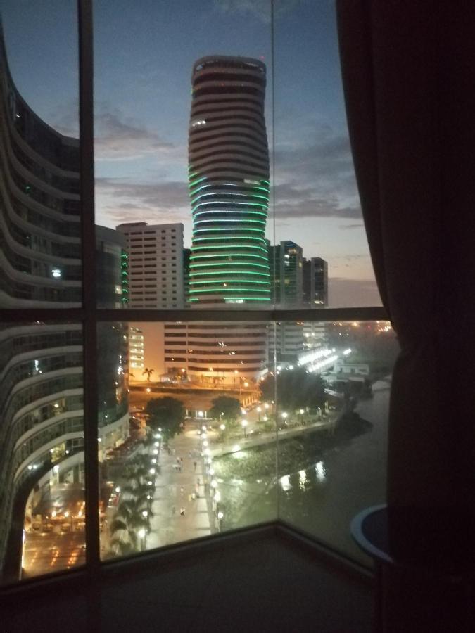 Puerto Santa Ana Suites กวายากิล ภายนอก รูปภาพ