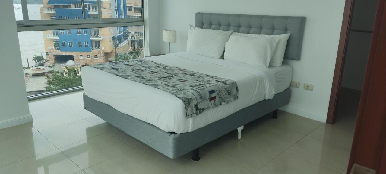 Puerto Santa Ana Suites กวายากิล ภายนอก รูปภาพ