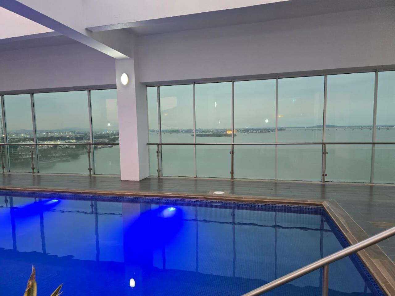 Puerto Santa Ana Suites กวายากิล ภายนอก รูปภาพ