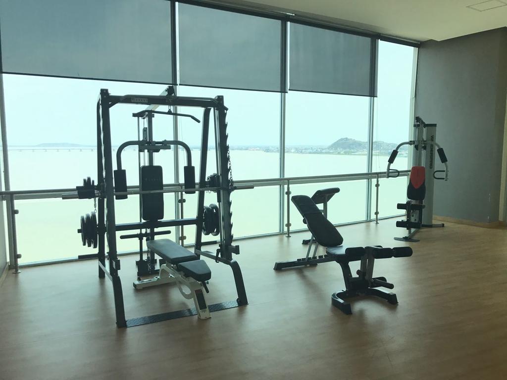 Puerto Santa Ana Suites กวายากิล ภายนอก รูปภาพ